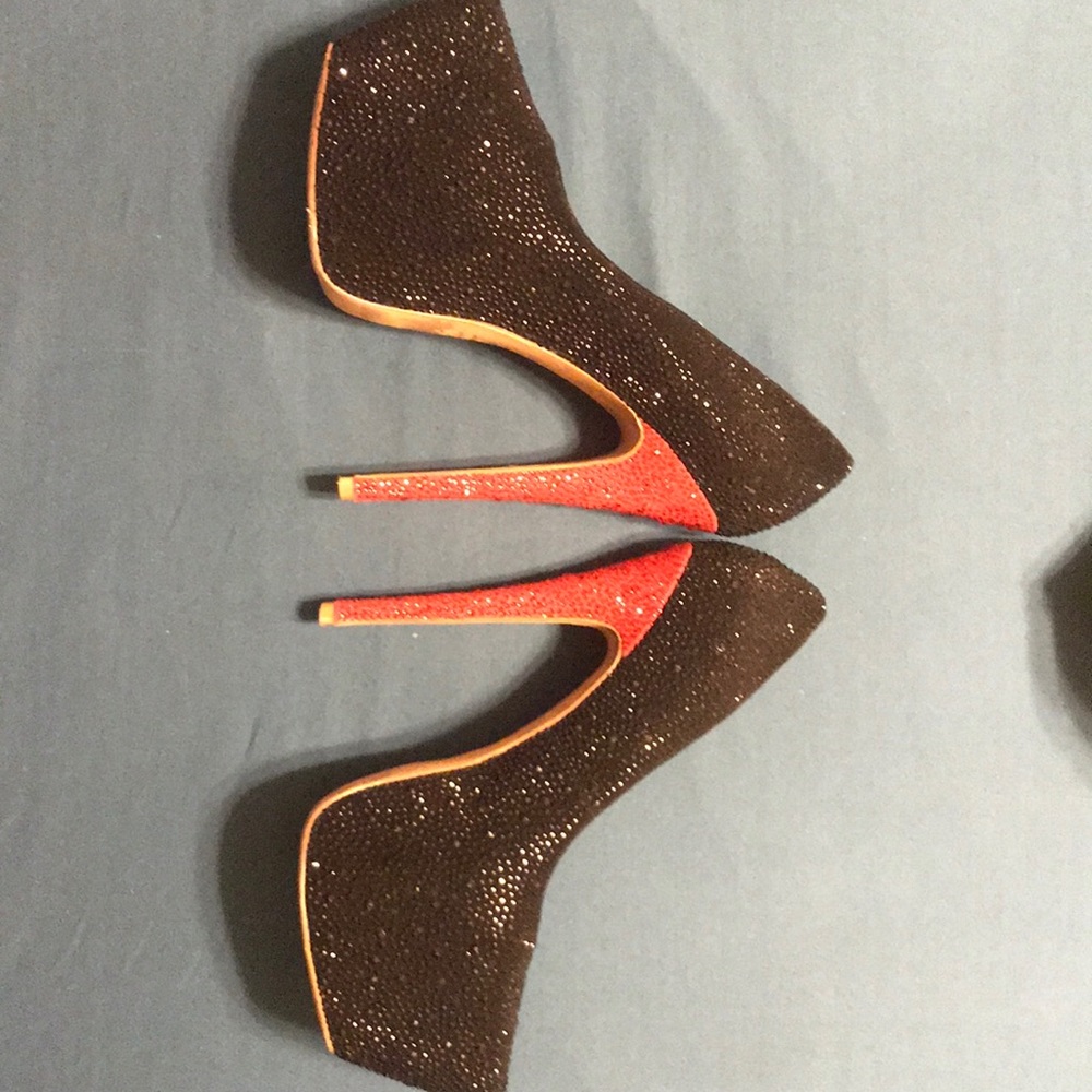 Heels - Picture 3 of 4